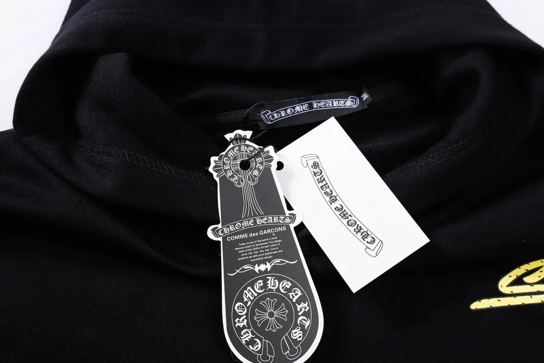 M24—P210 -Chrome Hearts/Chrome Hearts printed sweatshirt cardigan jacket -420 grams of high-density, high-quality wool, soft, delicate and skin-friendly, soft and silky to the touch, warm and skin-friendly -The hardware and zipper accessories are all customized and full of details -Colour: black -Size: S M L XL